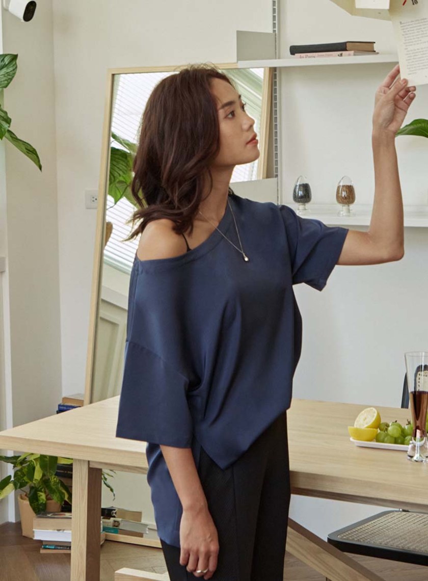 微光澤舒適落肩寬袖上衣